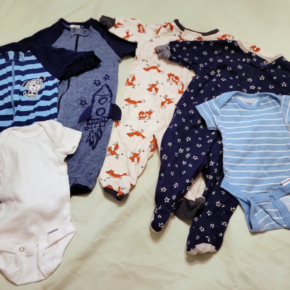 Gerber NWOT feetsies and onesies newborn boy's